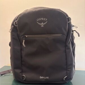 Osprey Daylite 26+6 Expandable Backpack - Black